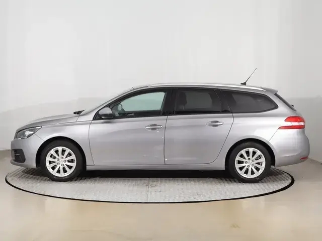 Peugeot 308 2019 photo 2