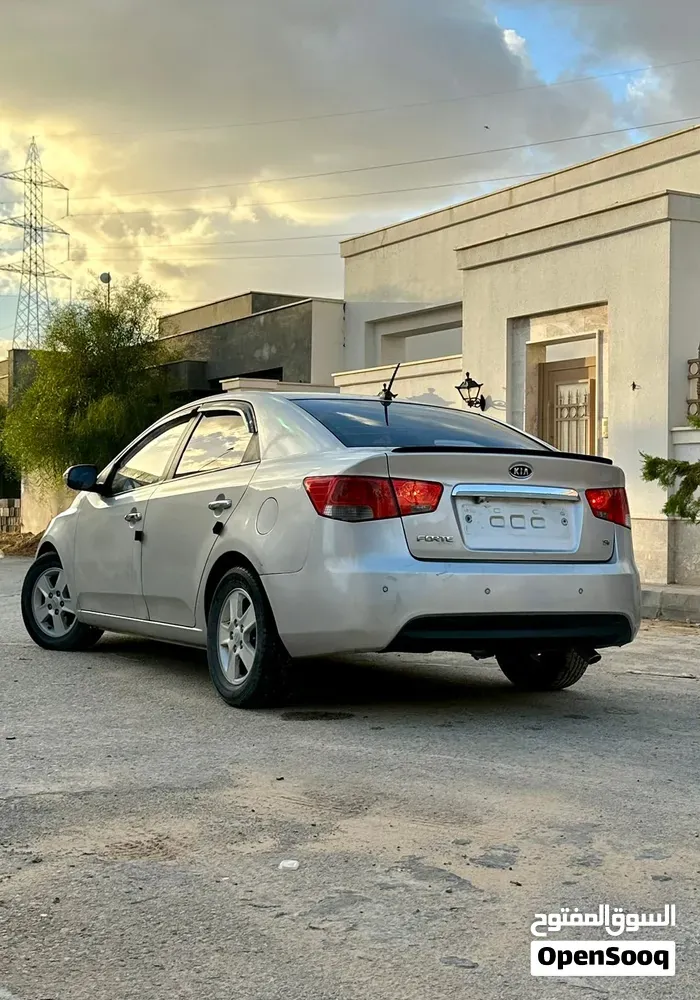 Kia Cerato 2011 photo 2