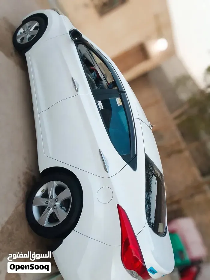 Hyundai Elantra 2013 photo 3