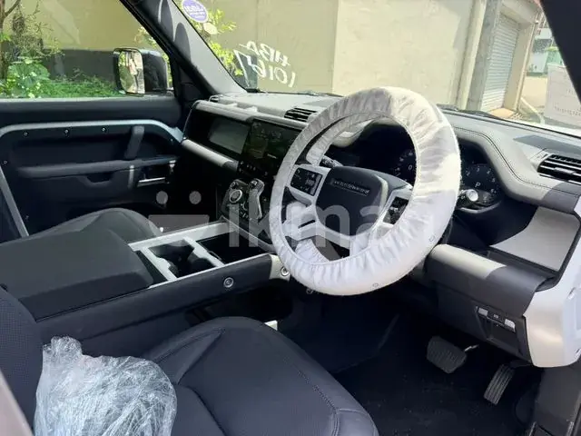 Land Rover Defender 2026 photo 3