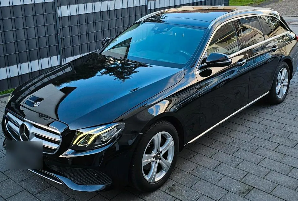 Mercedes-Benz E220D