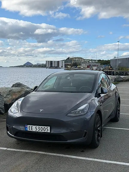 Tesla Model Y 2022 photo 2