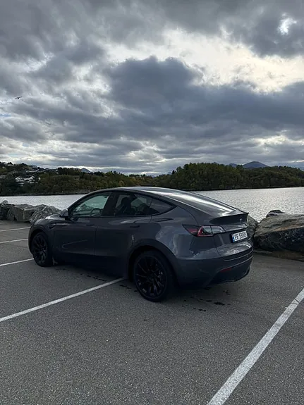 Tesla Model Y 2022 photo 3
