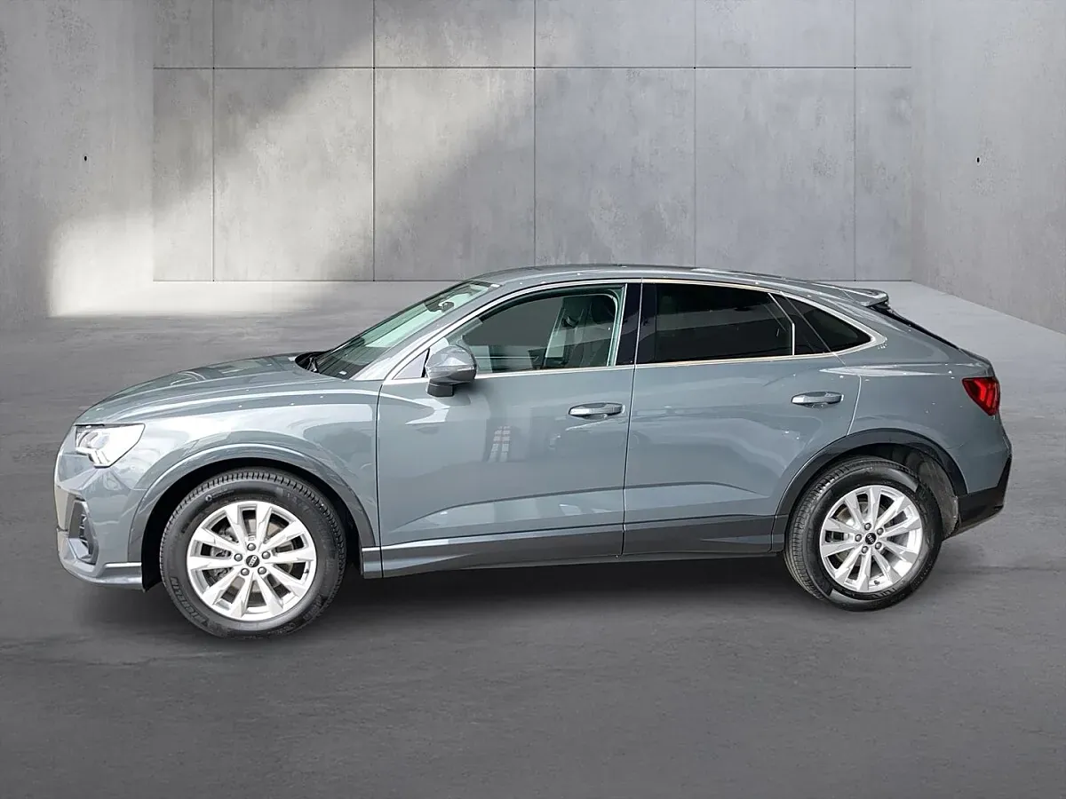 Audi Q3 2021 photo 2