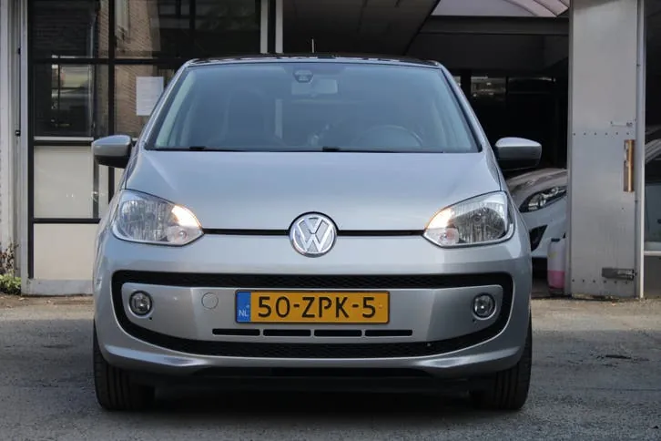 Volkswagen Up 2013 photo 2