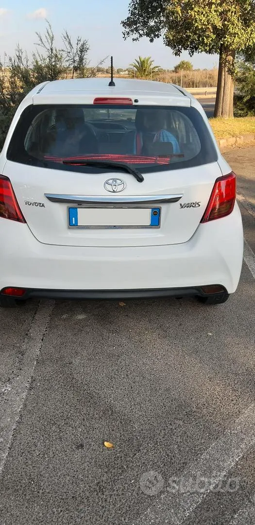 Toyota Yaris 2014 photo 2