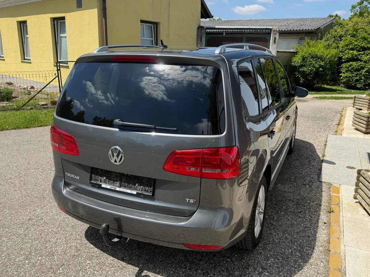 Volkswagen Touran 2012 photo 3