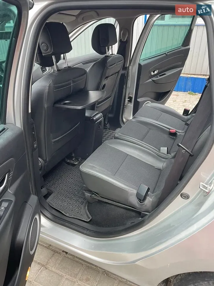 Renault Scenic 2011 photo 3