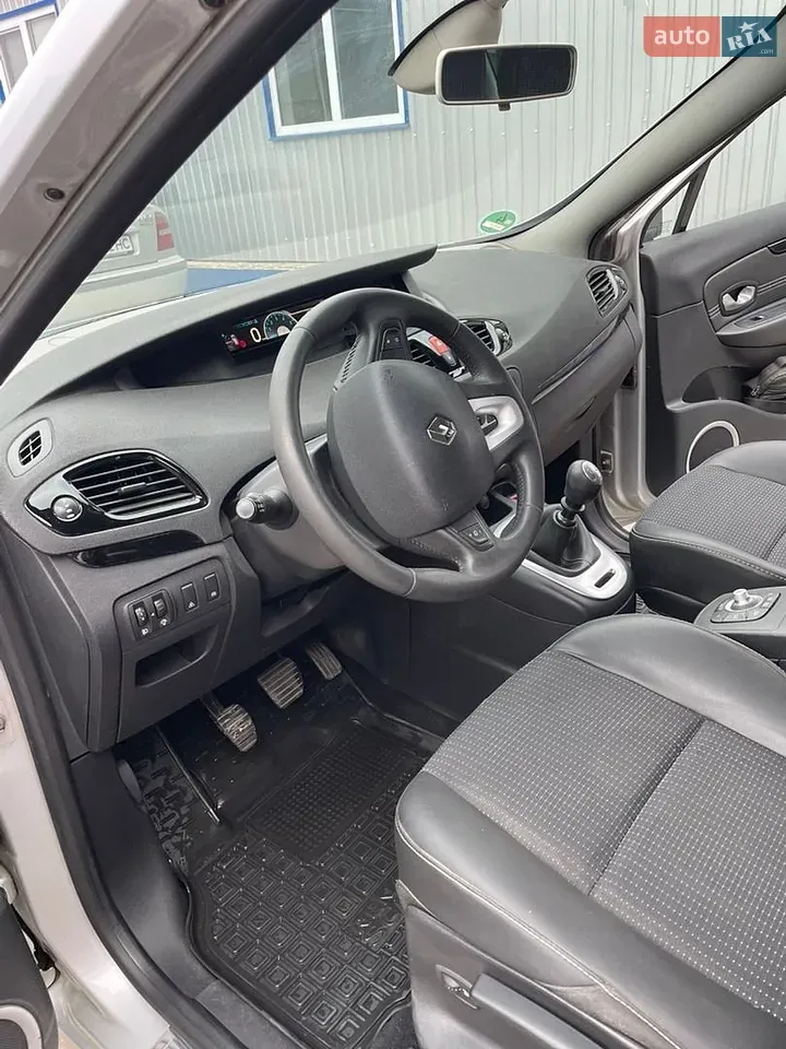 Renault Scenic 2011 photo 2
