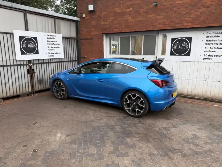 Vauxhall Astra Gtc 2012 photo 3