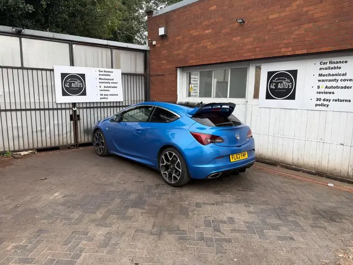 Vauxhall Astra Gtc 2012 photo 4