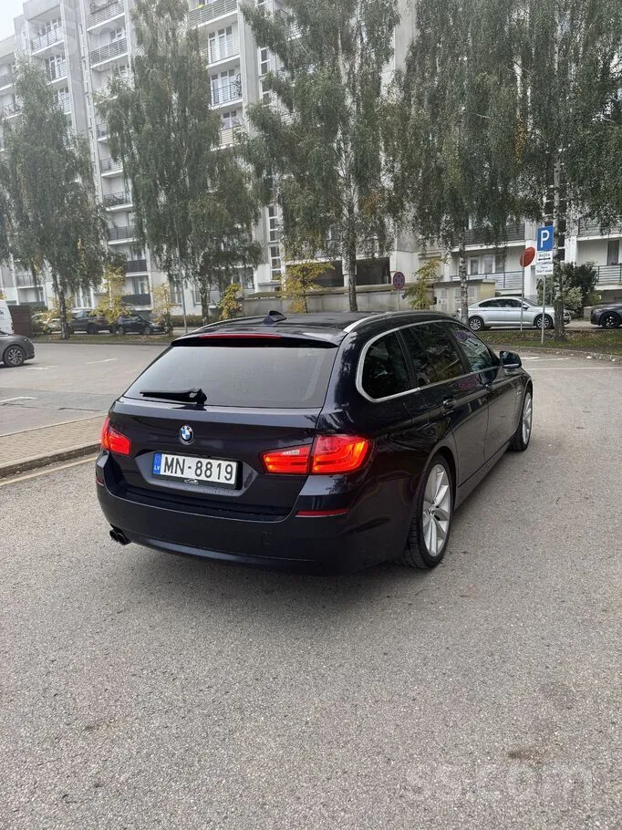 BMW 5 Series 2011 photo 3