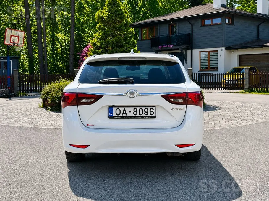 Toyota Avensis 2017 photo 4