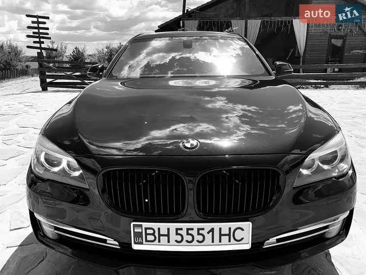 BMW 7 Series 2015 photo 2