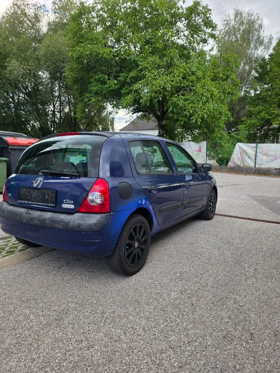 Renault Clio 2002 photo 2