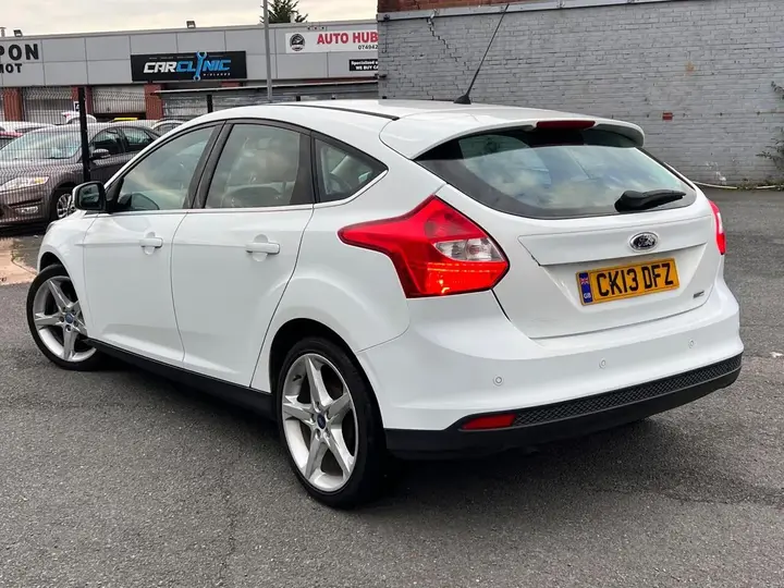 Ford Focus 2013 photo 2