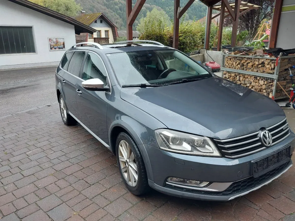 Volkswagen Passat 2012 photo 2