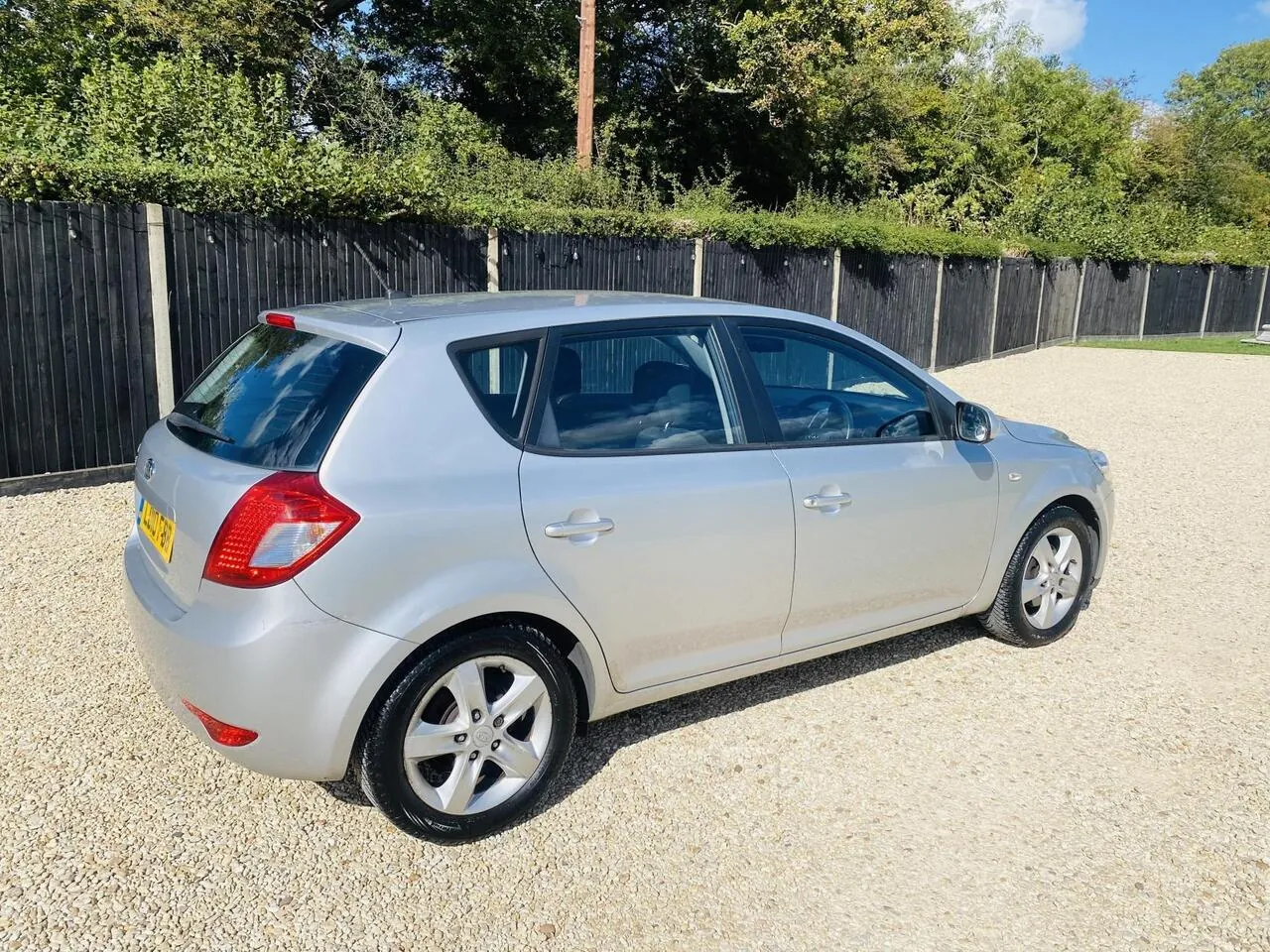 Kia Ceed 2010 photo 5