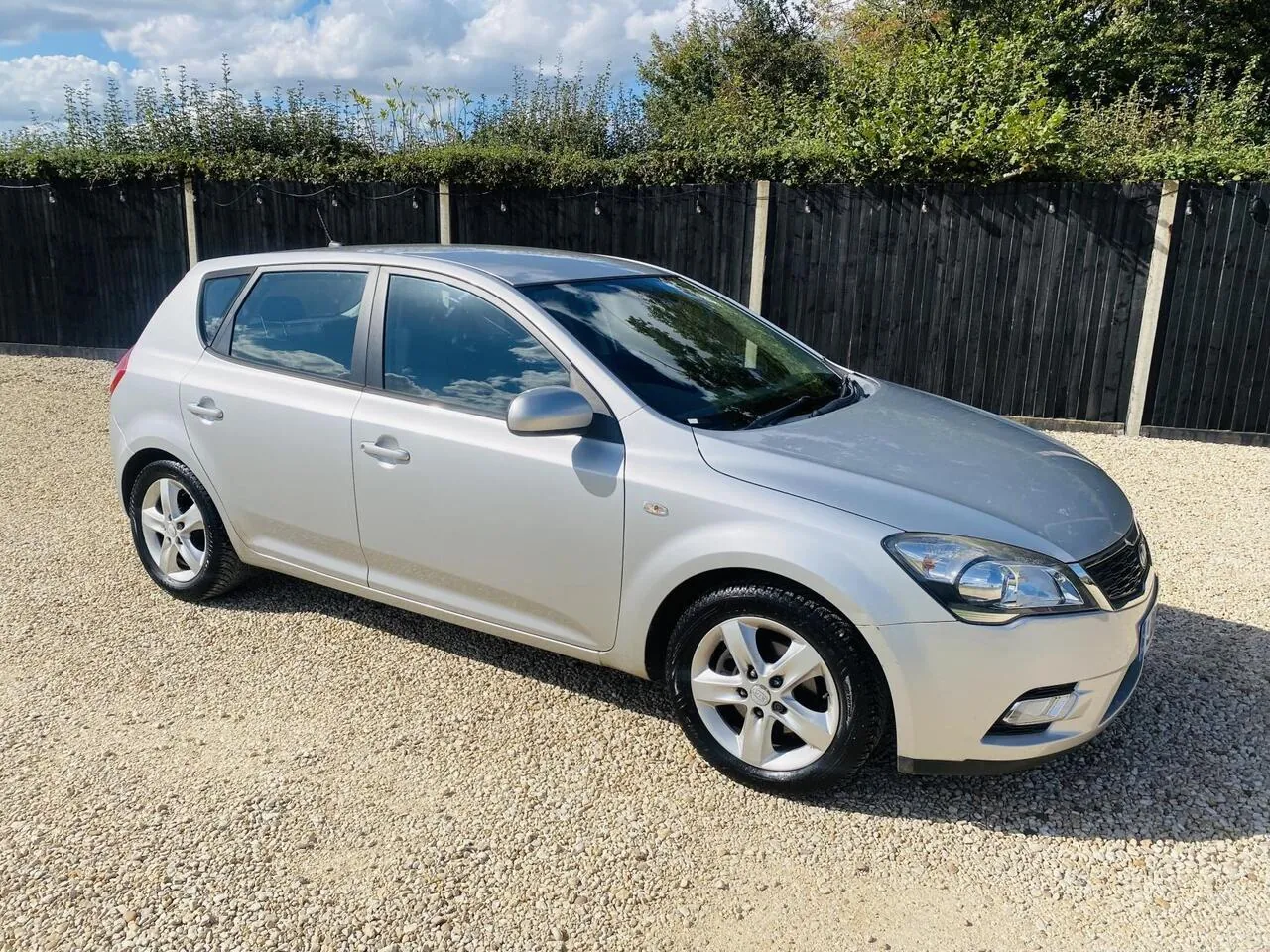 Kia Ceed 2010 photo 2