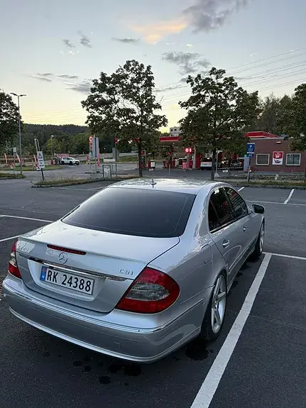Mercedes-Benz E 220 D 2006 photo 5