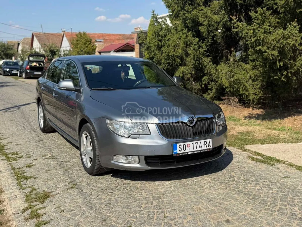 Skoda Superb 2010 photo 2