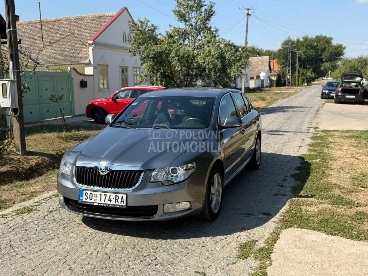 Skoda Superb 2010 photo 4