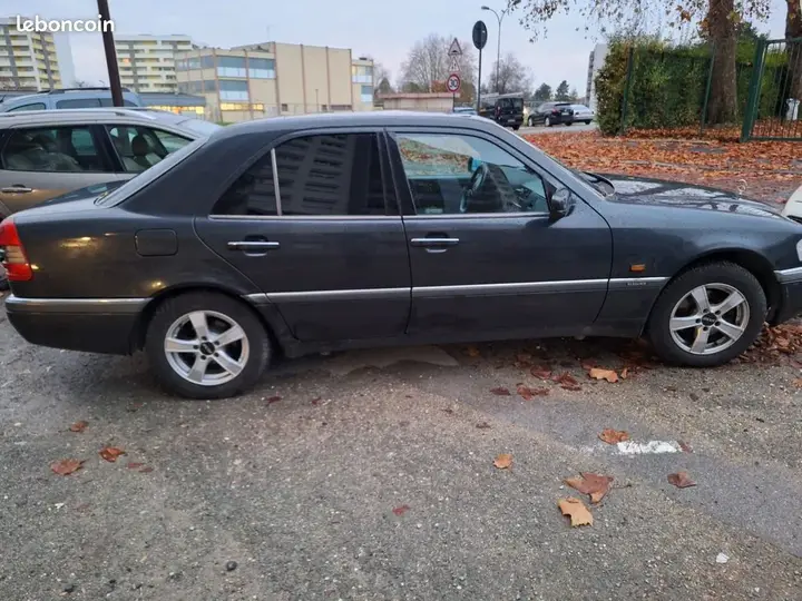 Mercedes-Benz C-Class 1995 photo 2