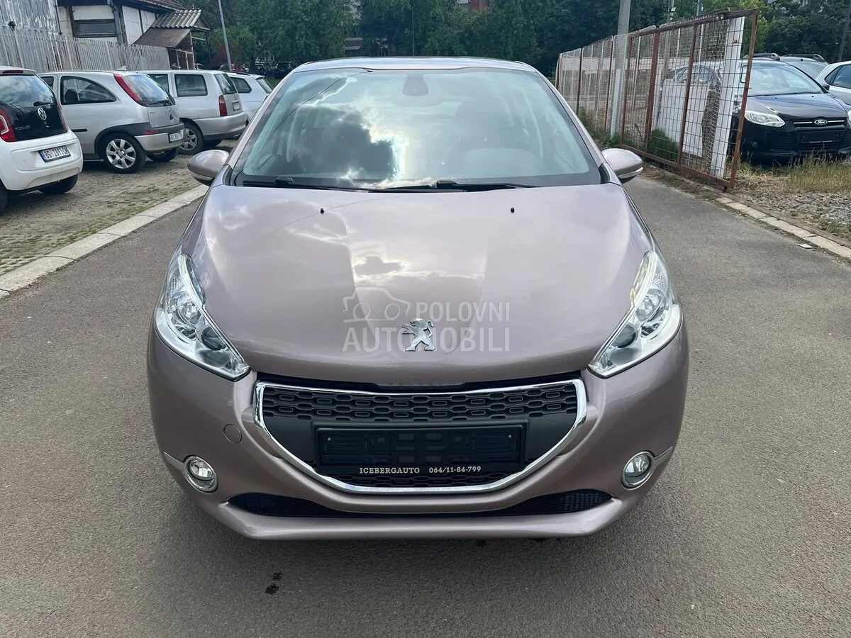 Peugeot 208 2014 photo 2