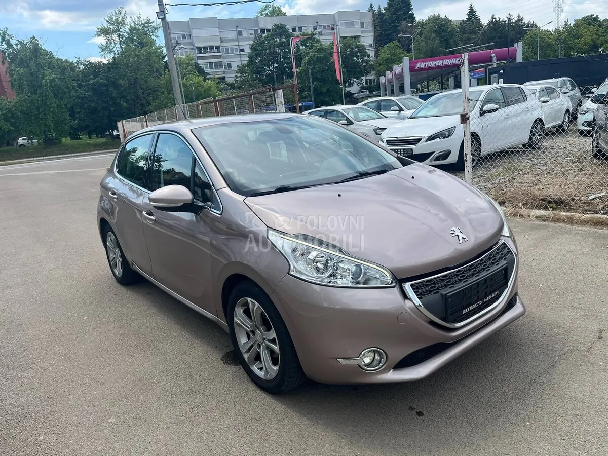 Peugeot 208 2014 photo 4