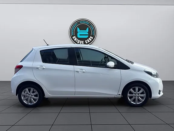 Toyota Yaris 2013 photo 2