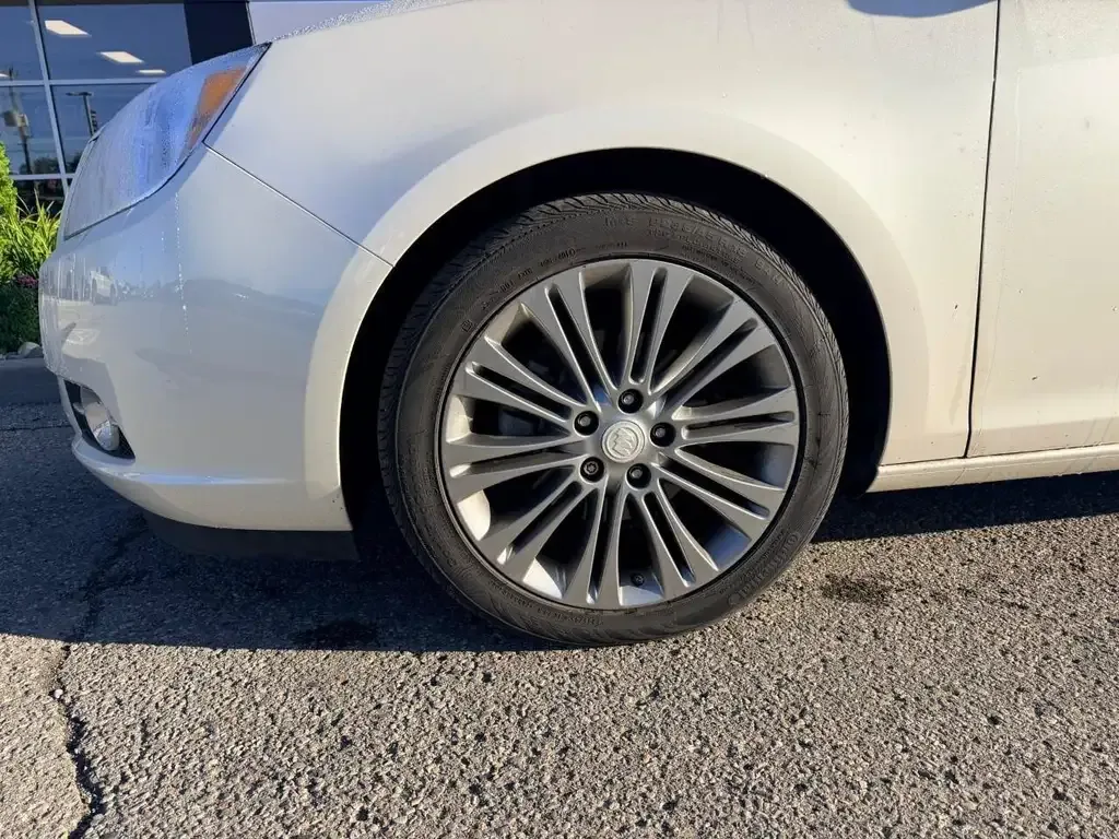 Buick Verano 2015 photo 2