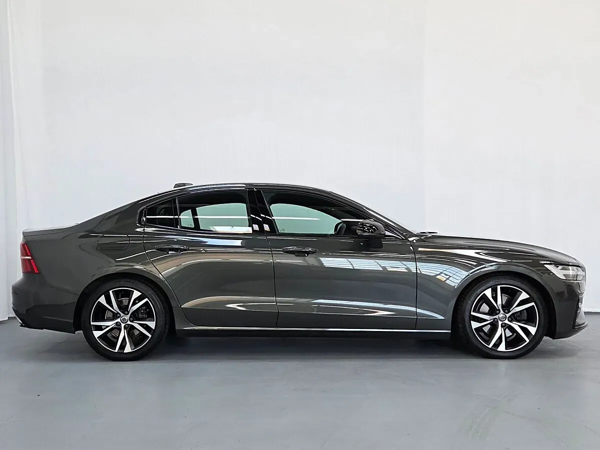 Volvo S60 2022 photo 2