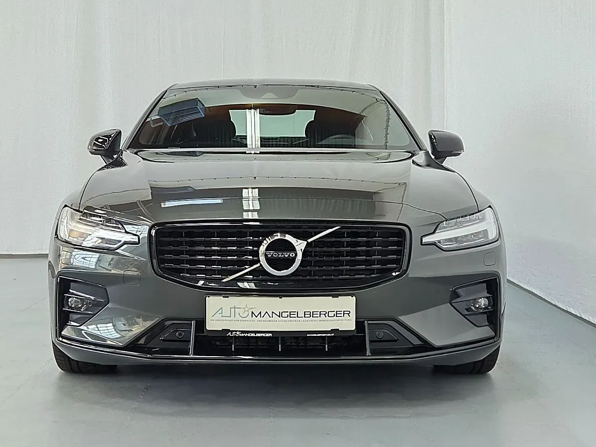 Volvo S60 2022 photo 3