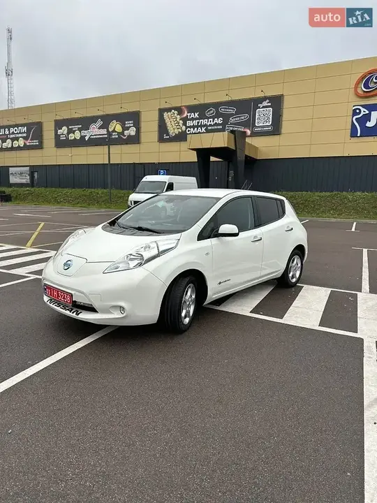 Nissan Leaf 2014 photo 2