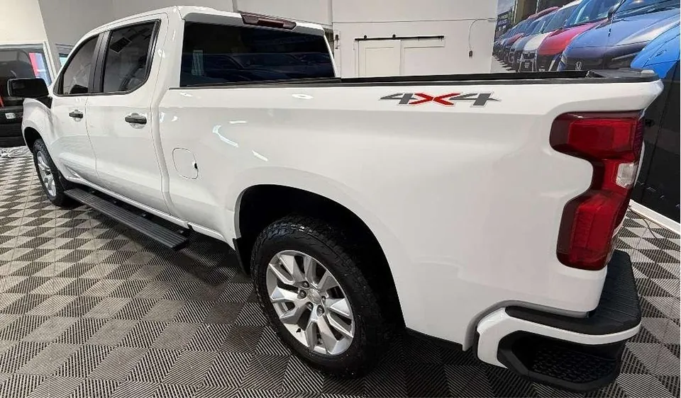 Chevrolet Silverado 1500 2023 photo 3