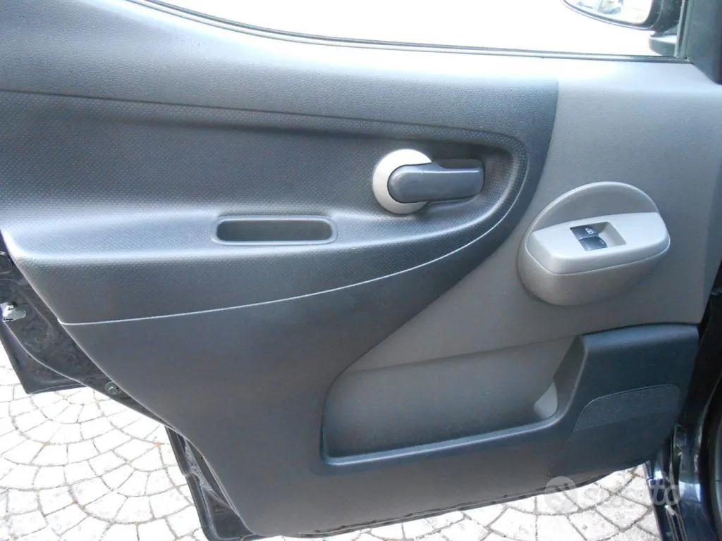 Nissan Evalia 2016 photo 5