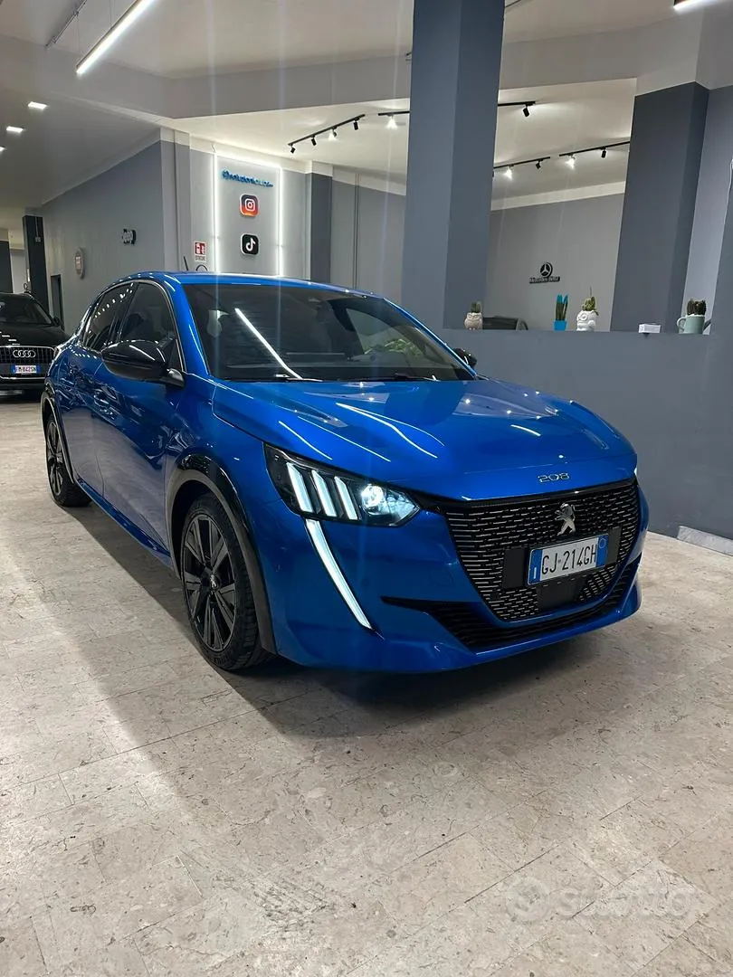 Peugeot 208 2022 photo 2
