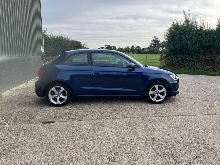 Audi A1 2015 photo 2