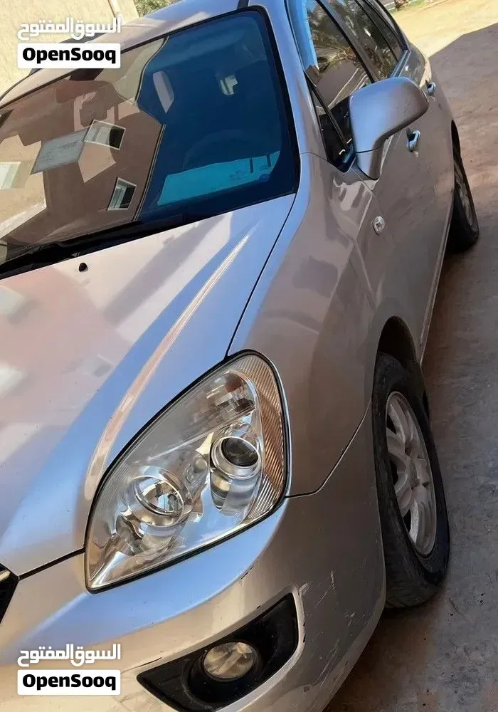 Kia Rondo 2010 photo 3