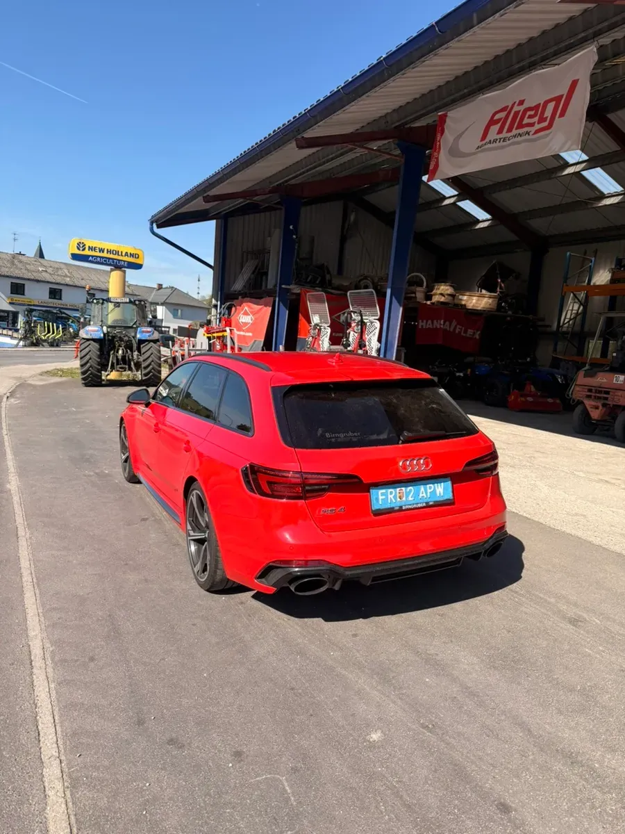 Audi A4 2019 photo 2