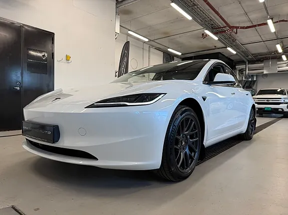 Tesla Model 3 2025 photo 3
