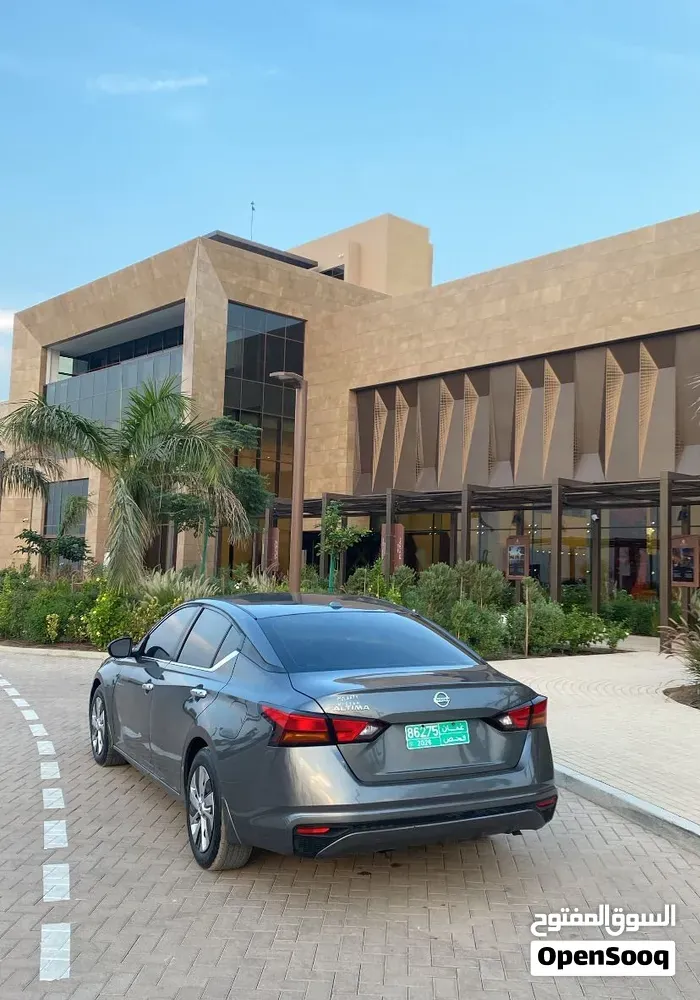 Nissan Altima 2019 photo 2