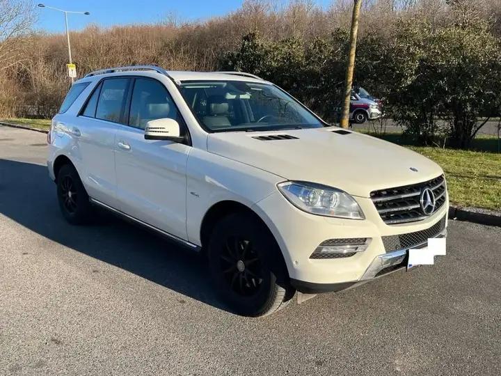 Mercedes-Benz M-Class 2012 photo 2