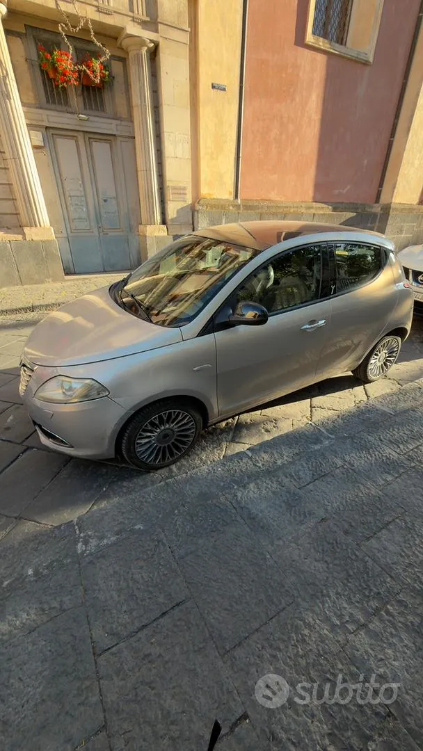 Lancia Y 2012 photo 2
