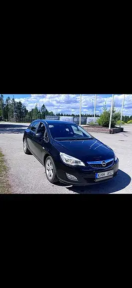 Opel Astra 2010 photo 2