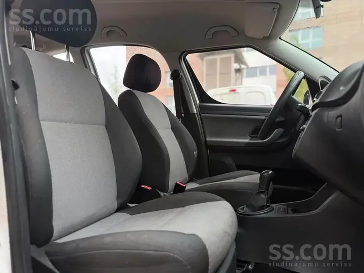Skoda Roomster 2013 photo 4