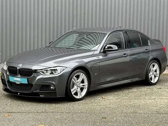 BMW 330E 2018 photo 3