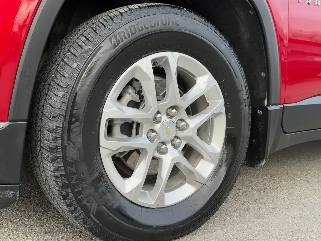 Chevrolet Traverse 2021 photo 2