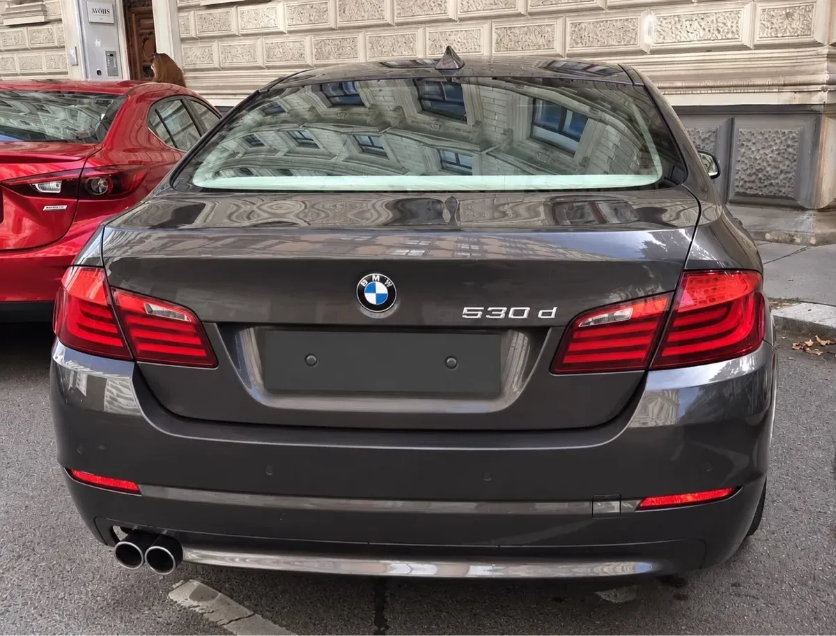 BMW 5 Series 2011 photo 2