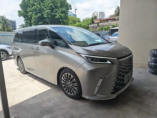Lexus Lm500H